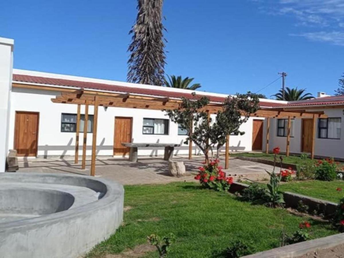 Beach Garden Guesthouse With Self Catering Свакопмунд Екстер'єр фото